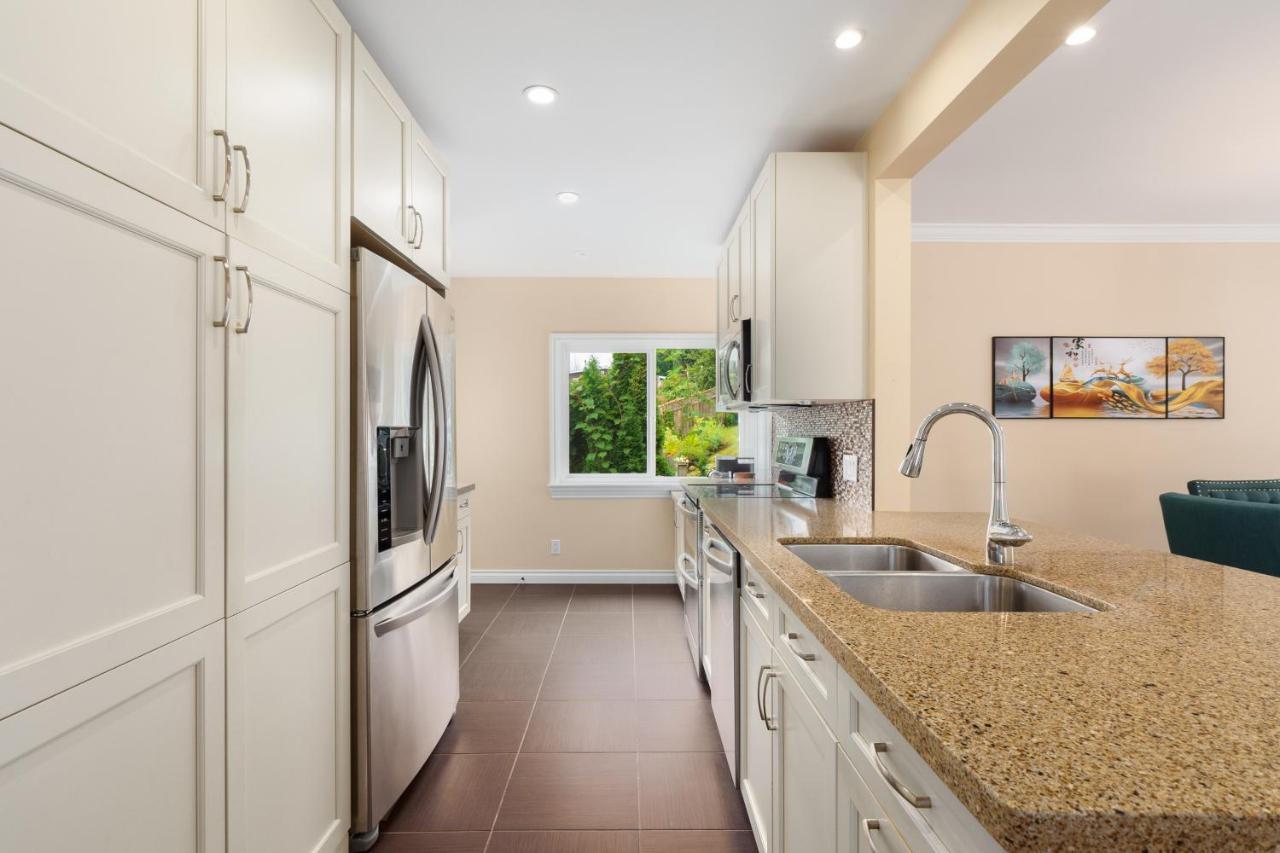 Lovely 3 Bedroom Port Moody Spacious Home 6 People Free Parking Dış mekan fotoğraf